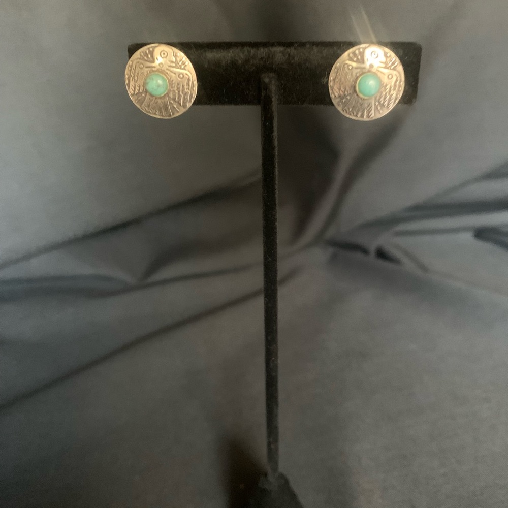 Vintage, silver screw backing, clip on earring, with turquoise center stone.